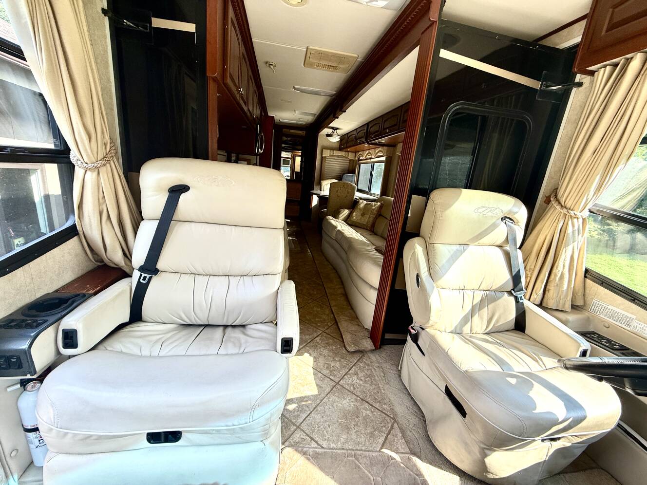 A photo of this 2007 Thor Motor Coach FOUR WINDS MANDALAY 40G