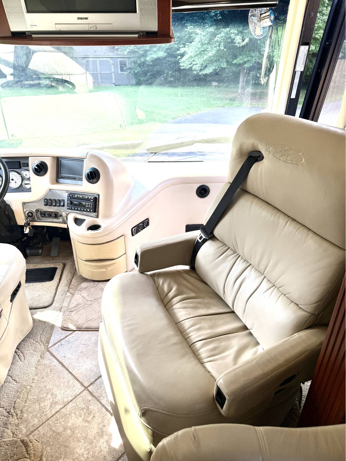 A photo of this 2007 Thor Motor Coach FOUR WINDS MANDALAY 40G