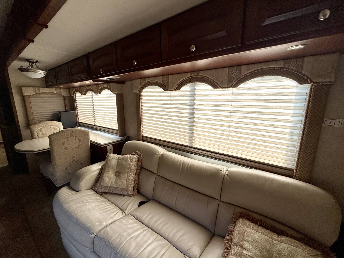 A photo of this 2007 Thor Motor Coach FOUR WINDS MANDALAY 40G