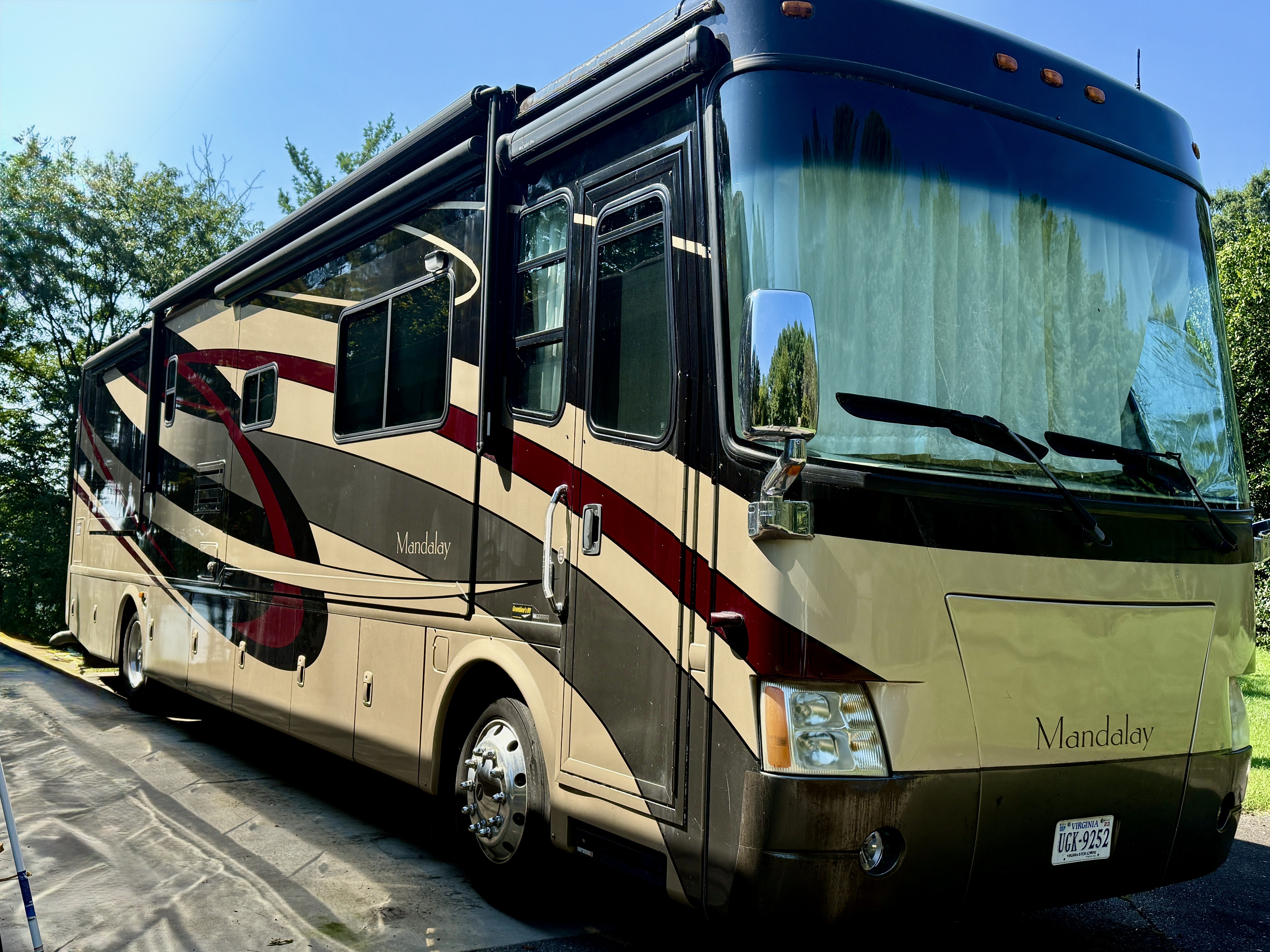 2007 Thor Motor Coach FOUR WINDS MANDALAY 40G in bumpass VA