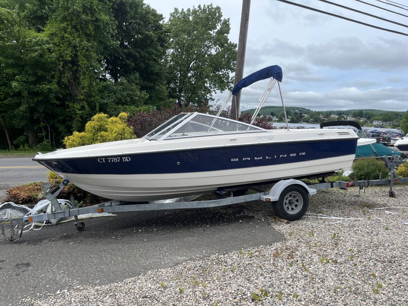 A photo of this 2008 Bayliner 195 Discovery