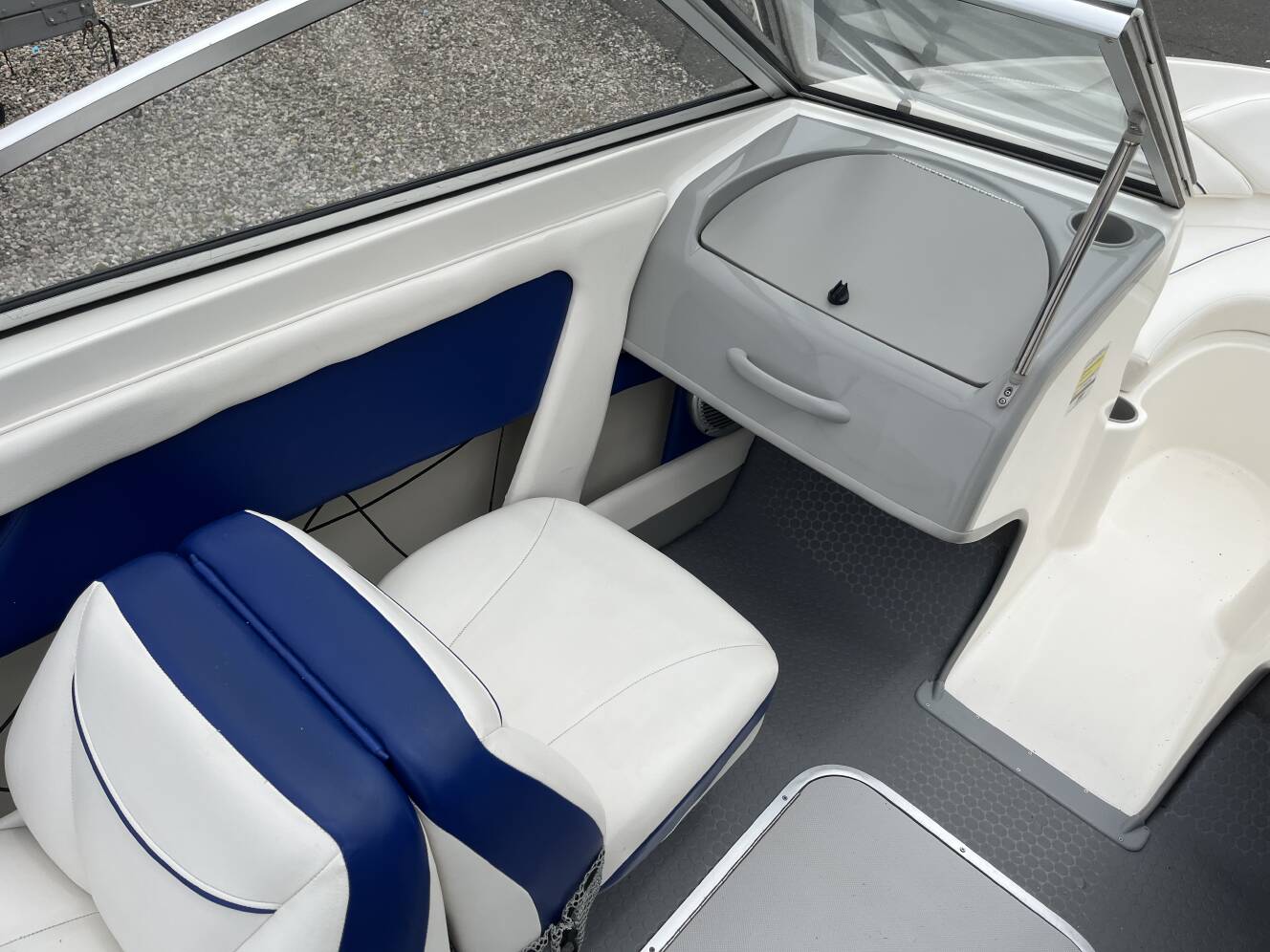 A photo of this 2008 Bayliner 195 Discovery