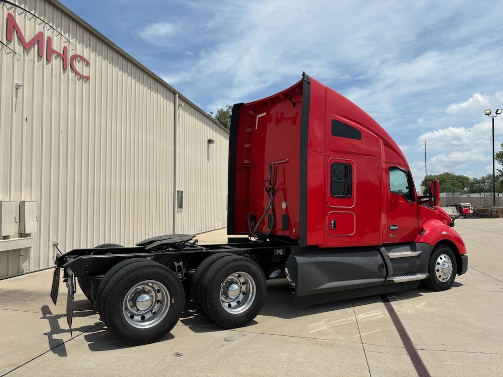2022 KENWORTH T680 in Leawood, KS