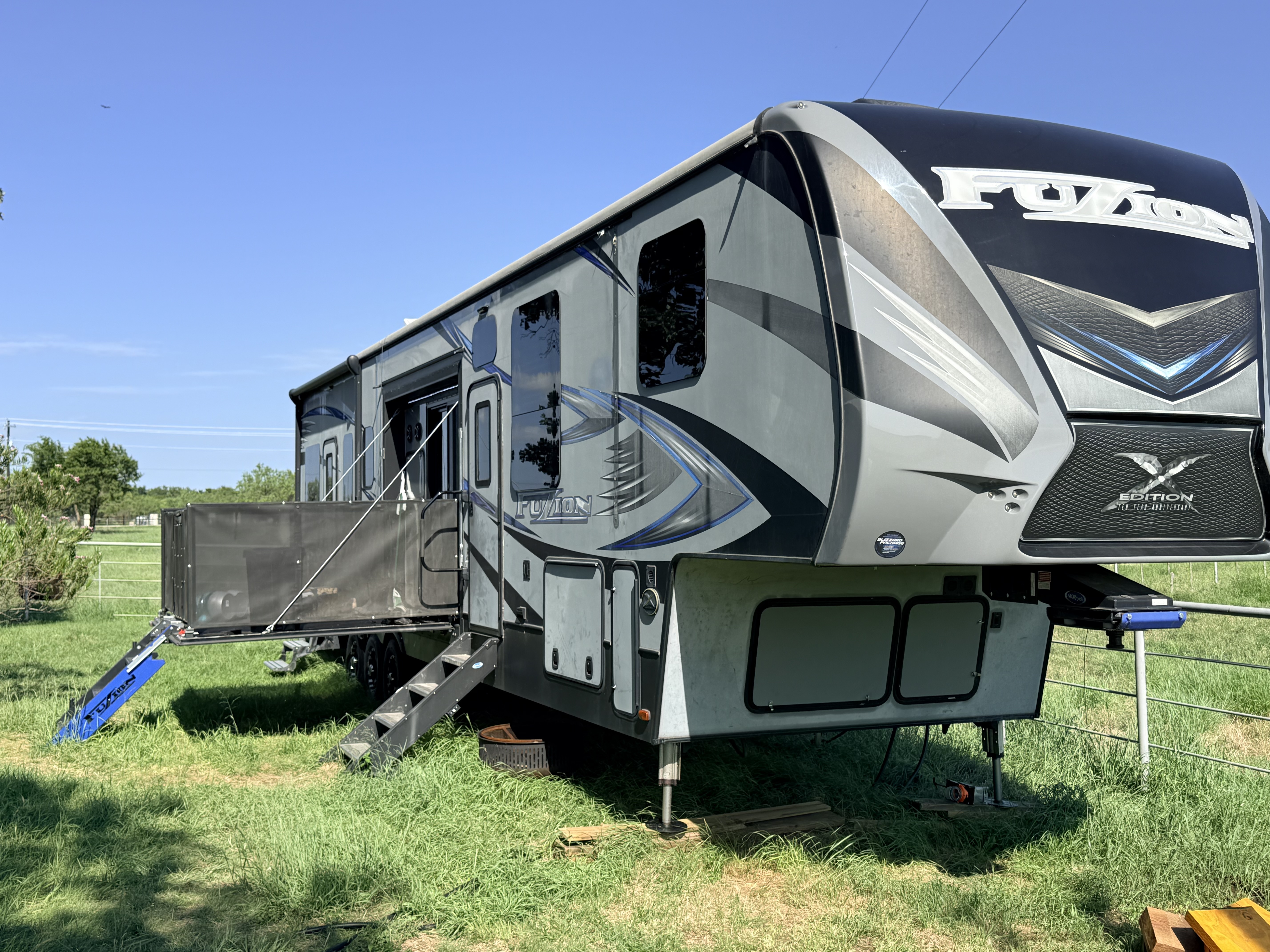 2017 Keystone FUZION 420 in weatherford TX