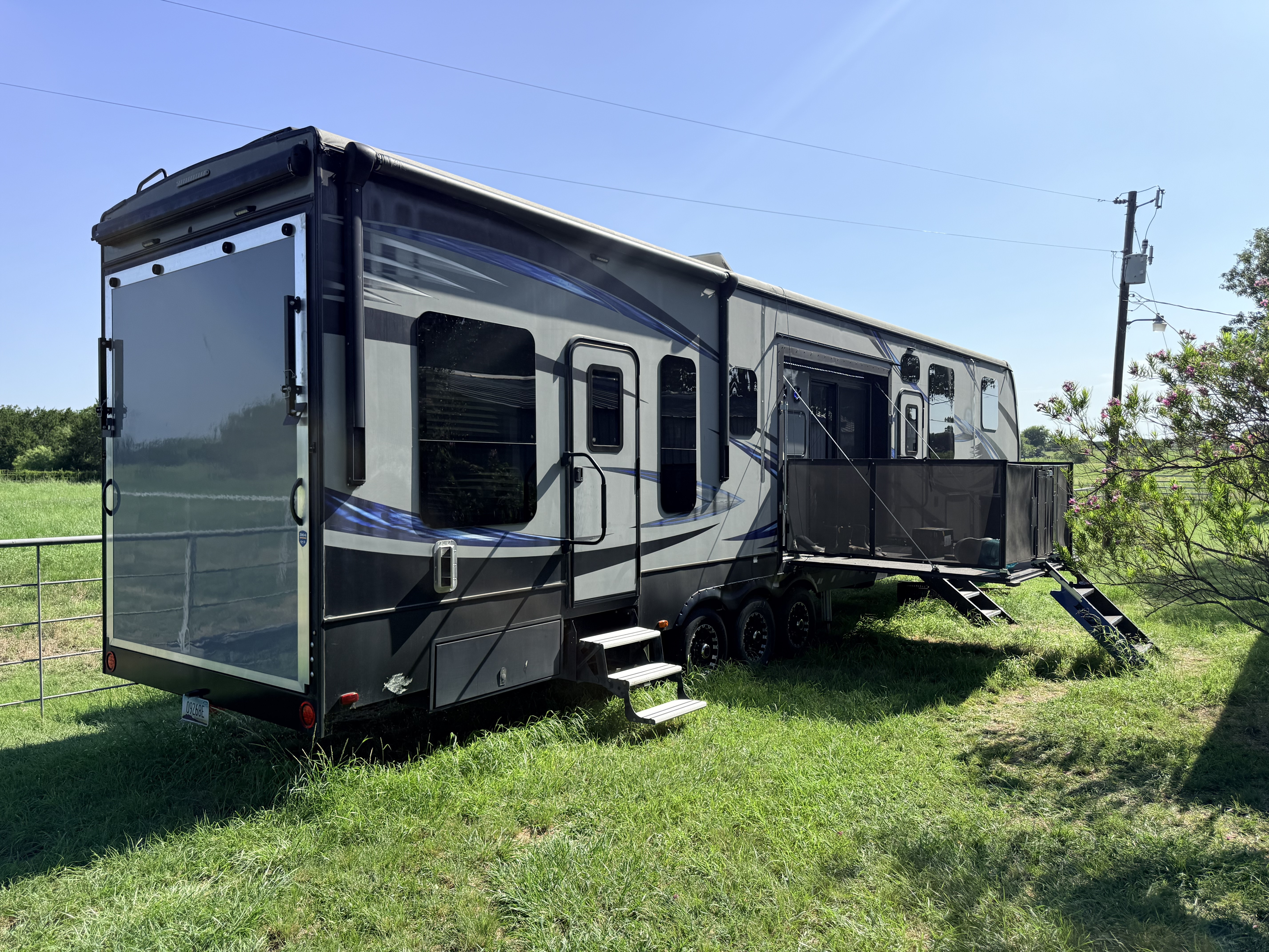 2017 Keystone FUZION 420 in weatherford TX