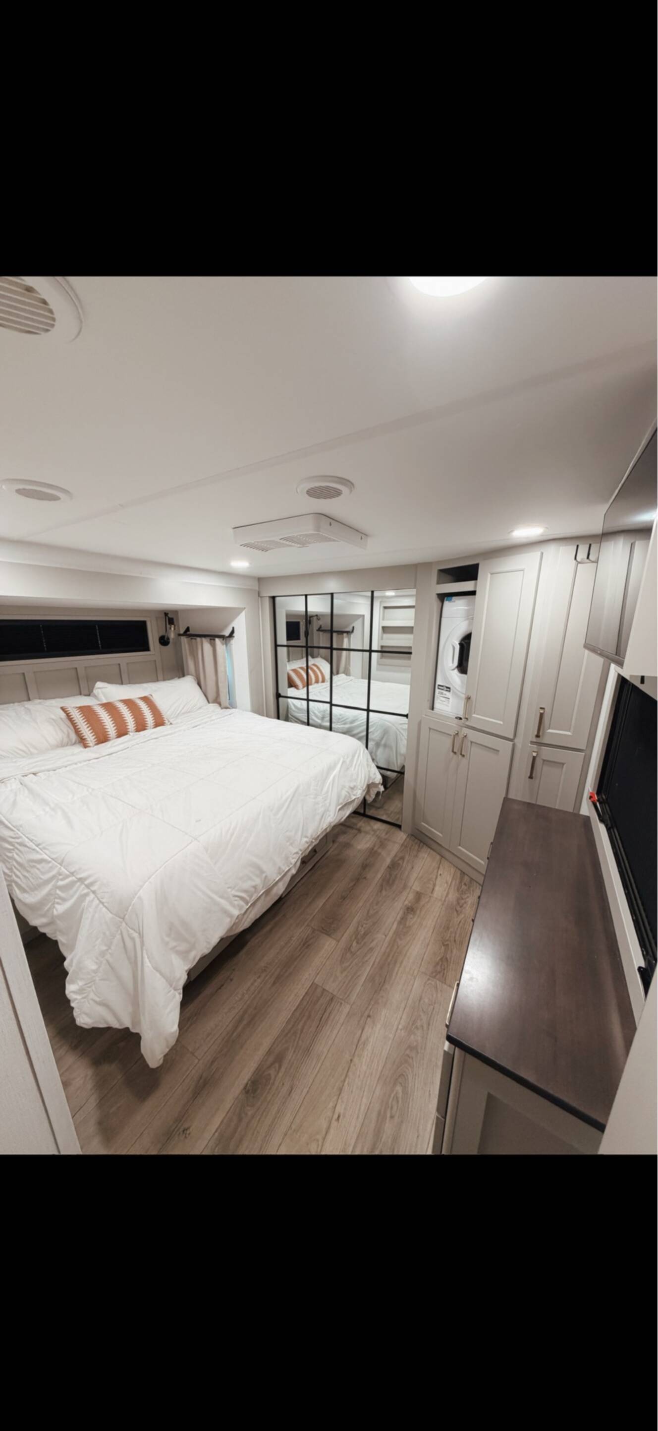 A photo of this 2025 Brinkley MODEL G 4100