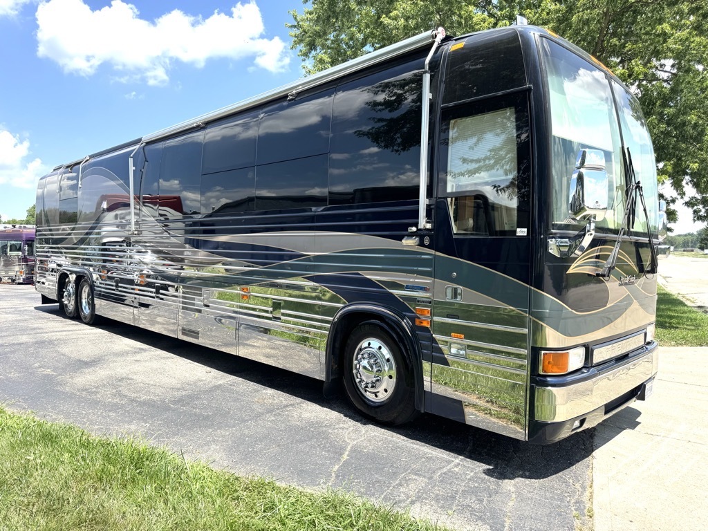 2002 Prevost ROYALE COACH XLII SALON SLIDEOUT RV