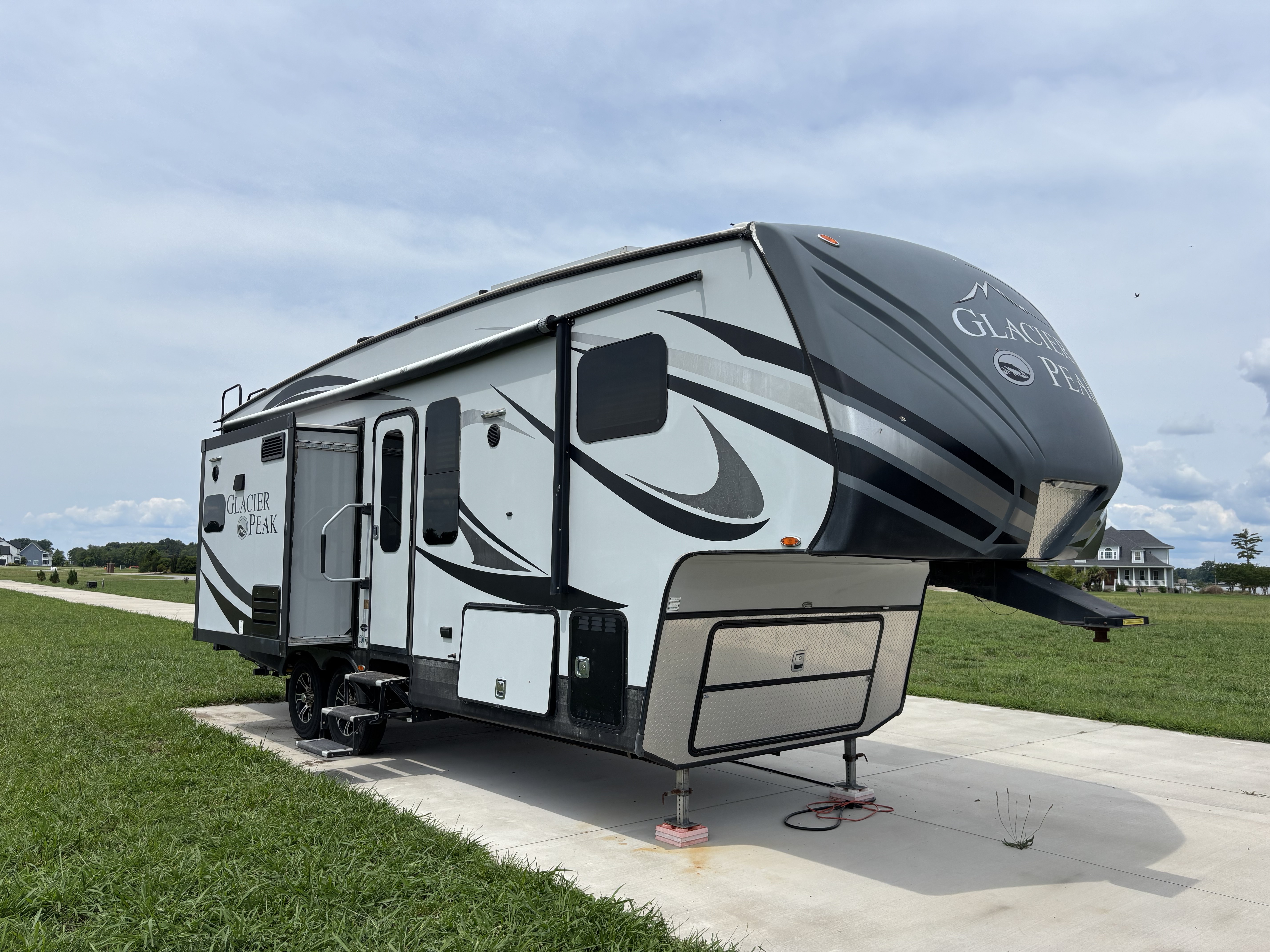 2015 Outdoors Rv Manufacturing GLACIER PEAK F26CIS in elizabeth city NC