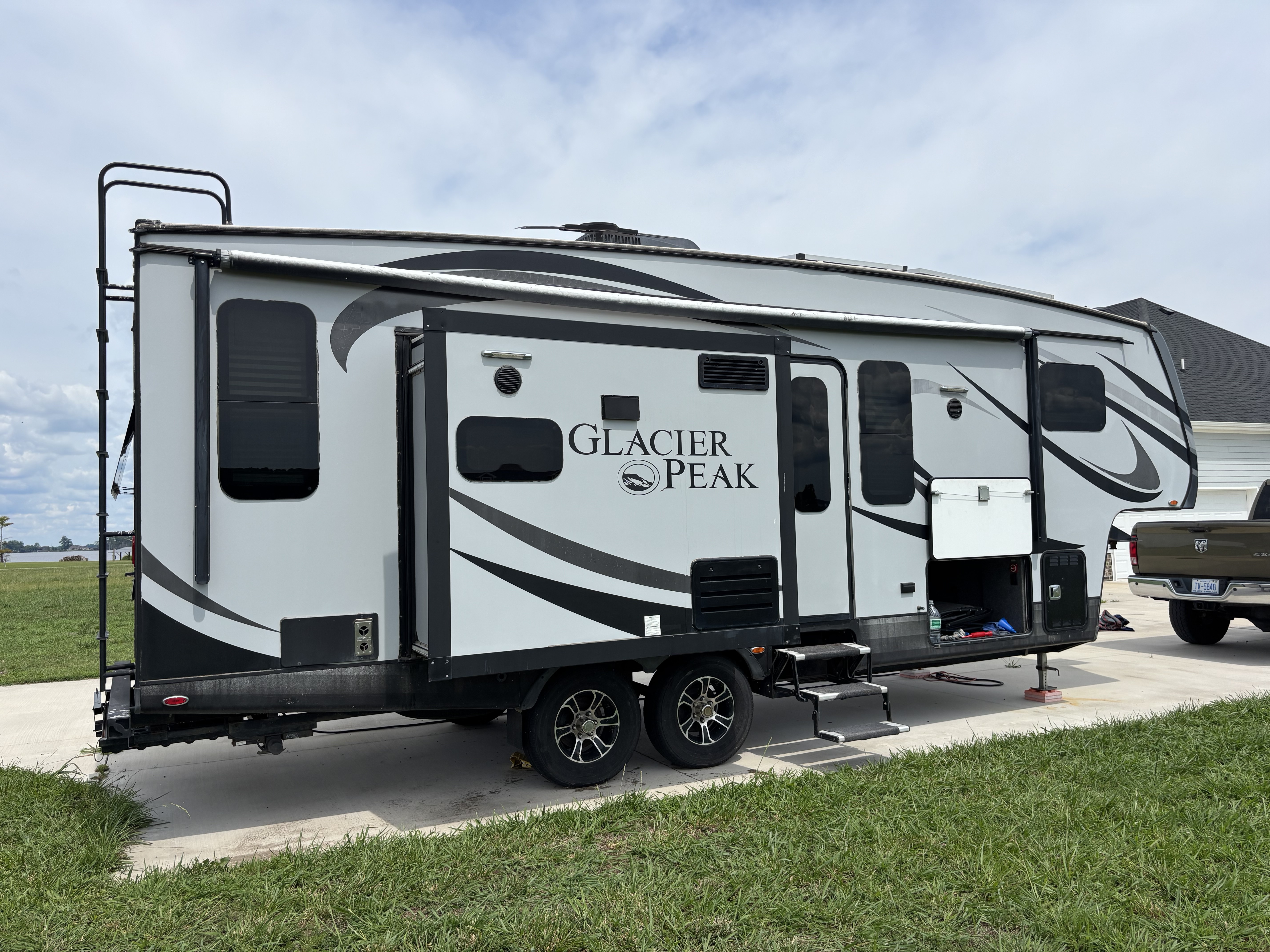 2015 Outdoors Rv Manufacturing GLACIER PEAK F26CIS in elizabeth city NC