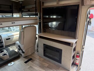 2020 WINNEBAGO VISTA 35U