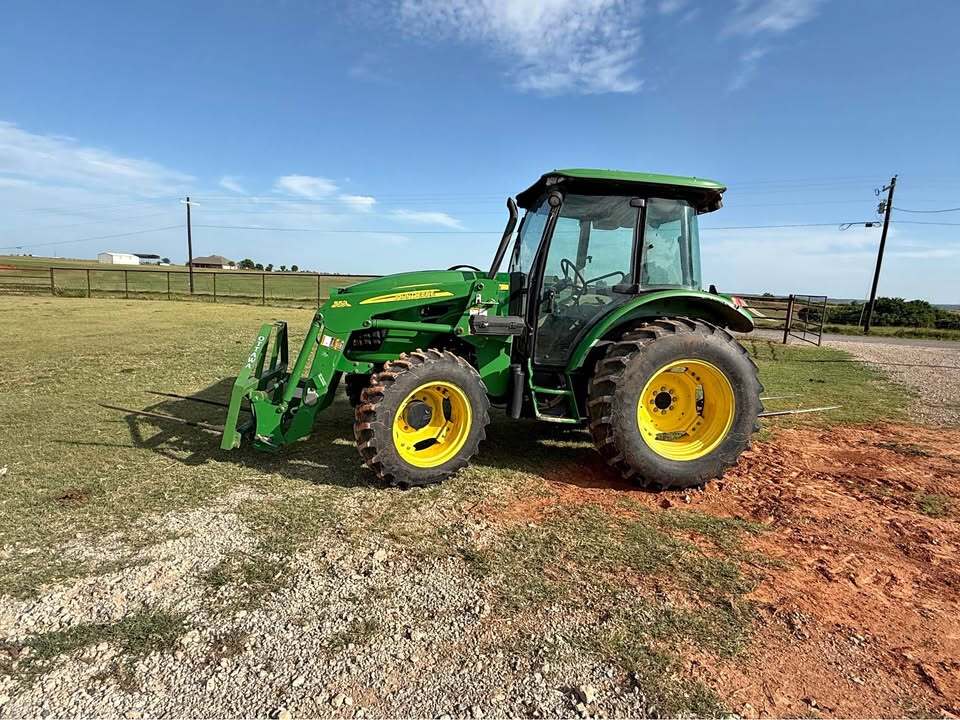 2012 JOHN DEERE 5083E in Wisconsin Dells, WI