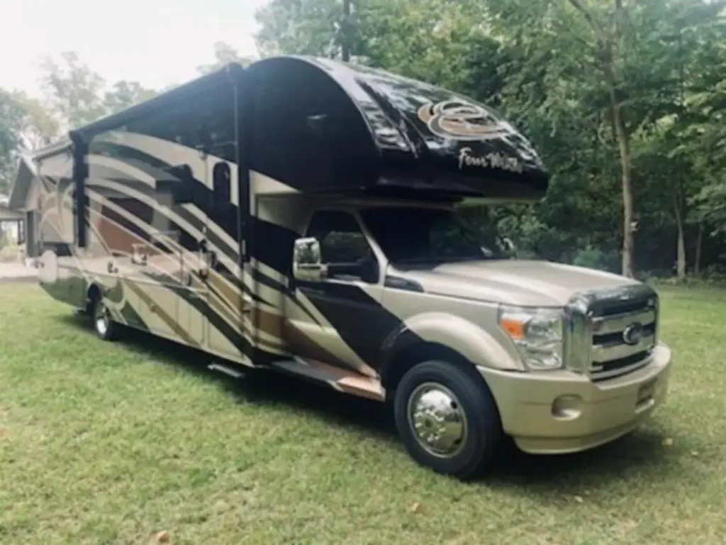 2015 Thor Motor Coach Four Winds 35SK in darlington IN