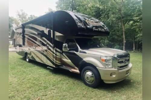 2015 Thor Motor Coach Four Winds 35SK in darlington IN