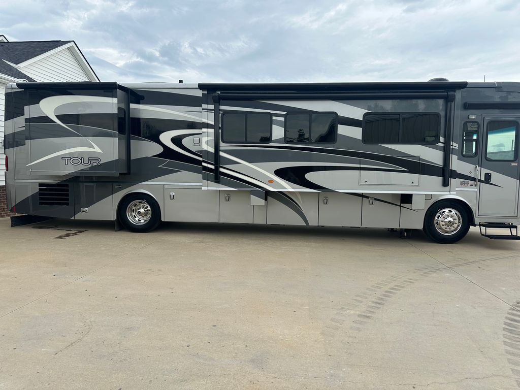 2011 Winnebago Tour 40BD in edenton NC