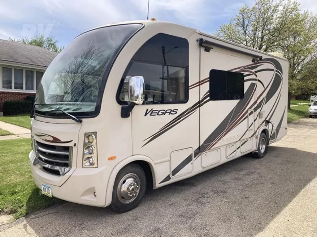 2015 Thor Motor Coach Vegas 24.2 in reinbeck IA