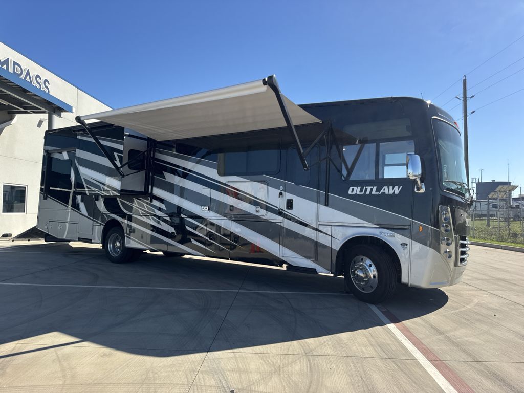 2025 Thor Motor Coach Outlaw Class A 38MB in katy TX