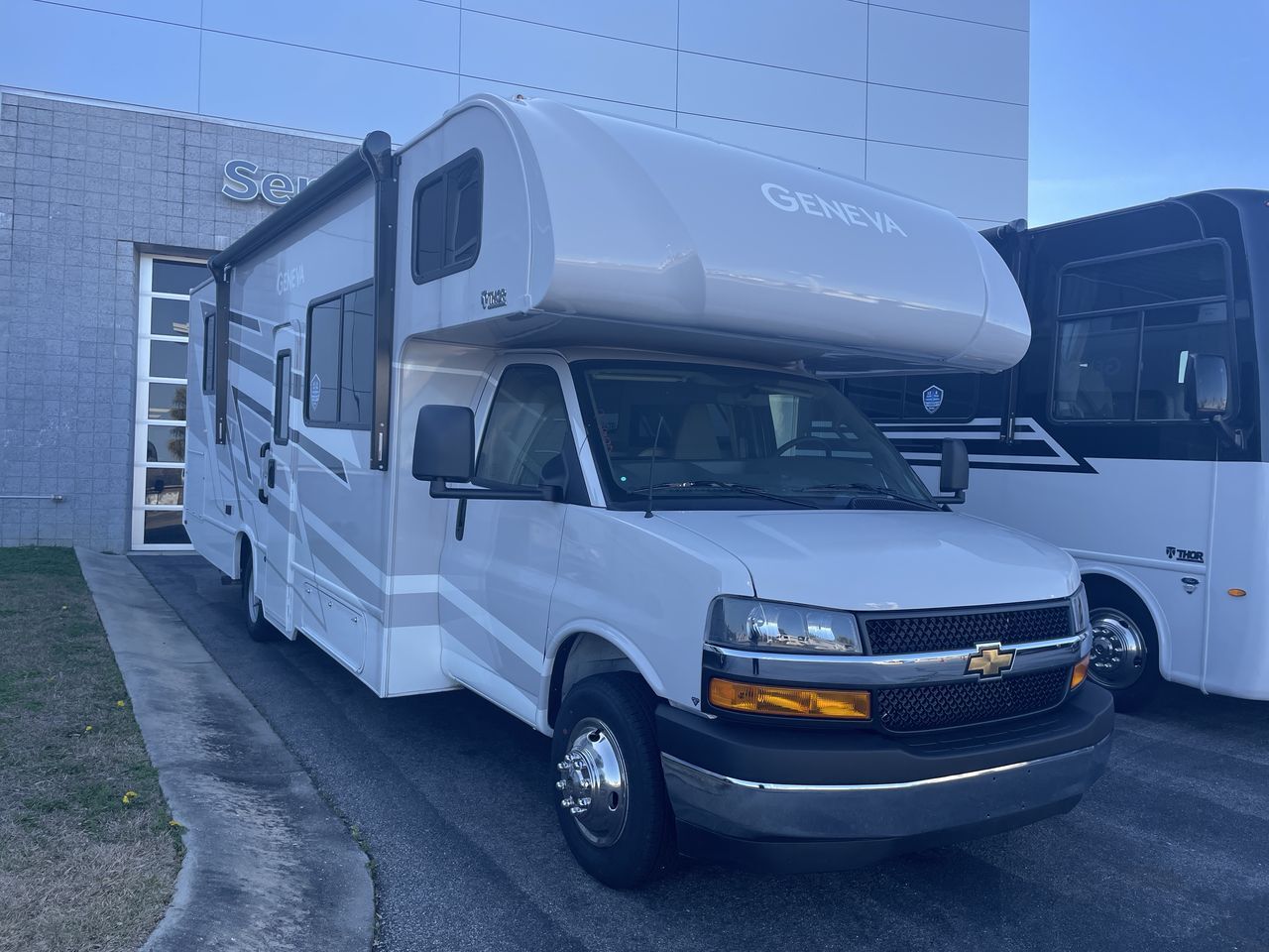 2026 Thor Motor Coach Geneva 28VZ Chevy RV