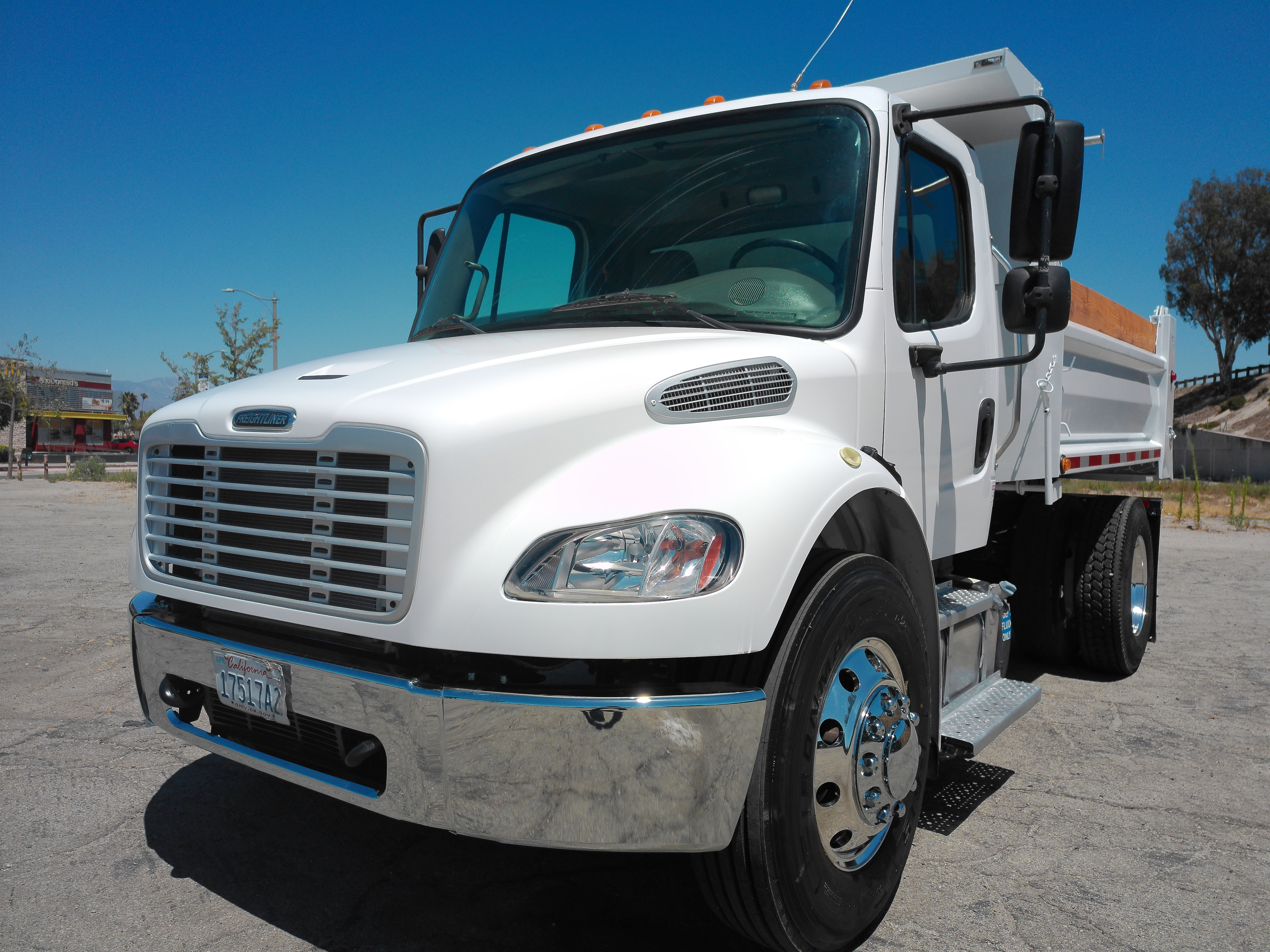 2017 FREIGHTLINER BUSINESS CLASS M2 106 in Colton, CA