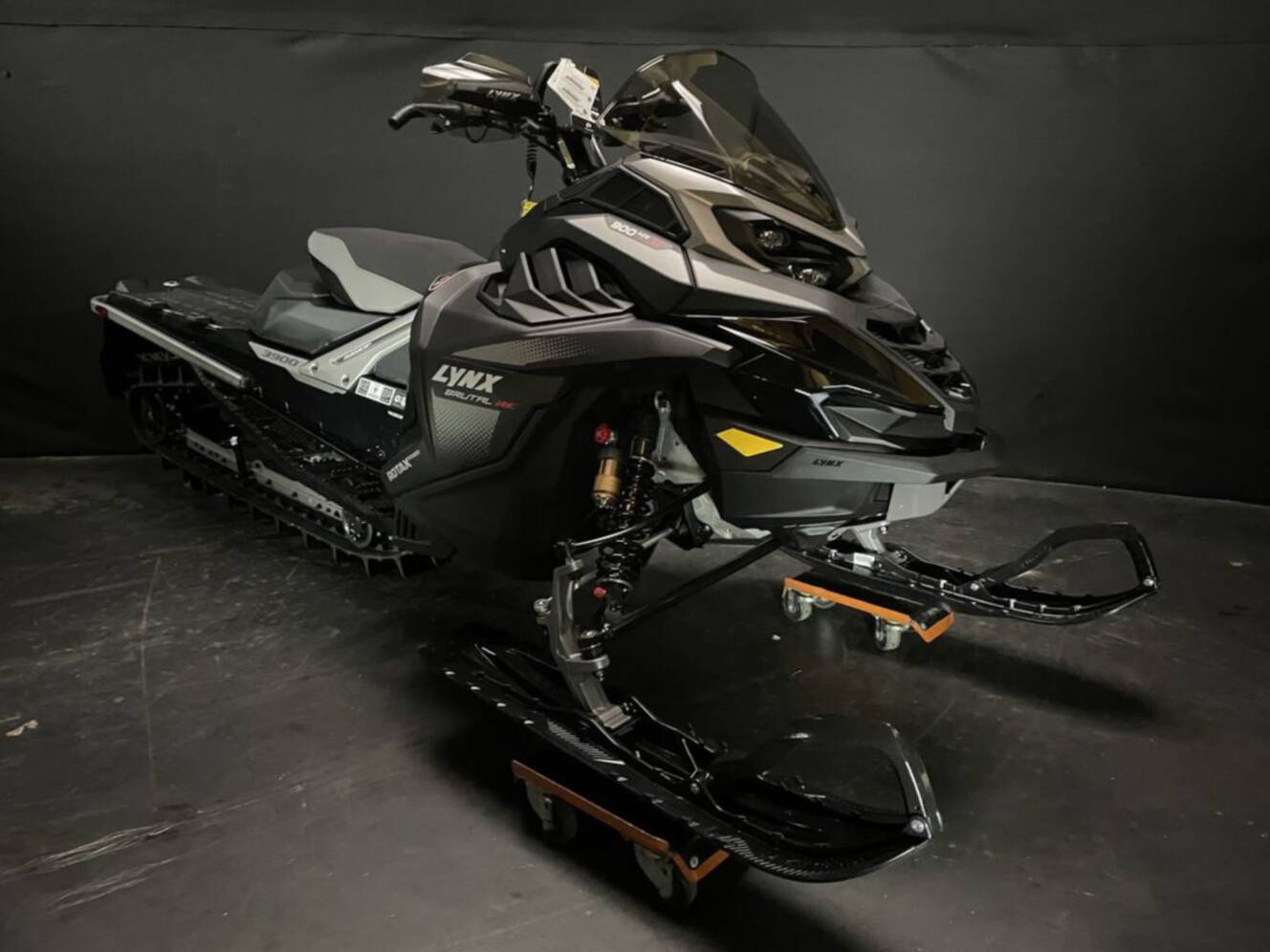 A photo of this 2025 Lynx  Brutal RE 900 ACE Turbo R_10.25In / Silver