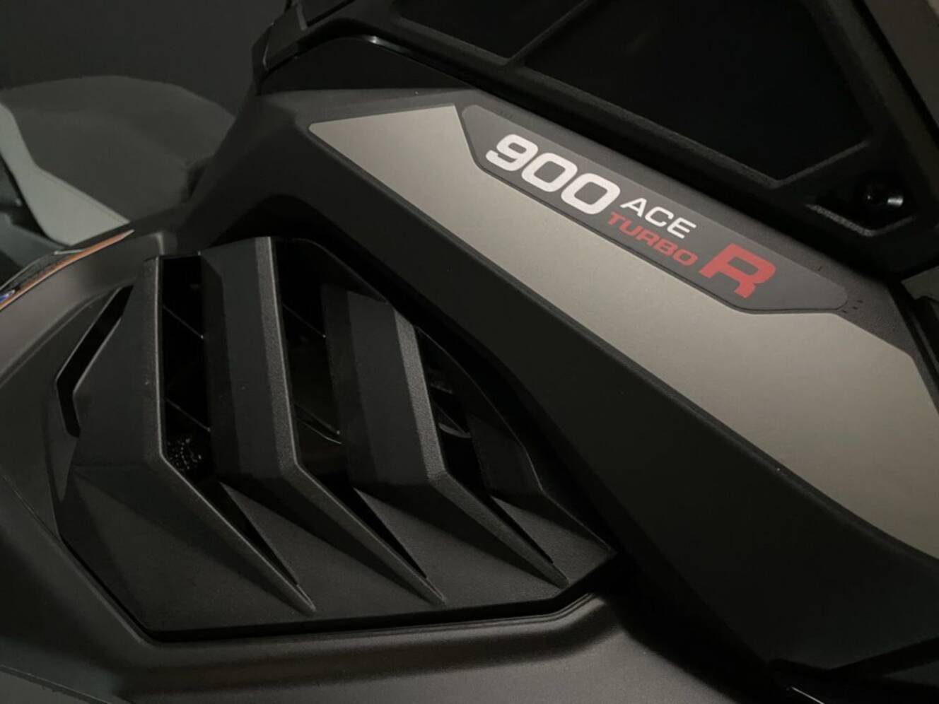A photo of this 2025 Lynx  Brutal RE 900 ACE Turbo R_10.25In / Silver