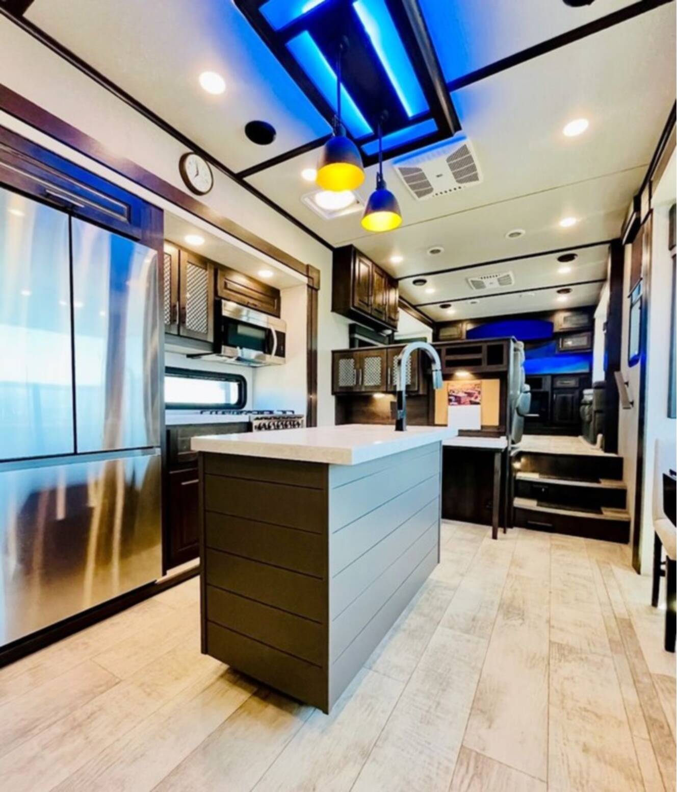 A photo of this 2021 Grand Design Momentum 376THS