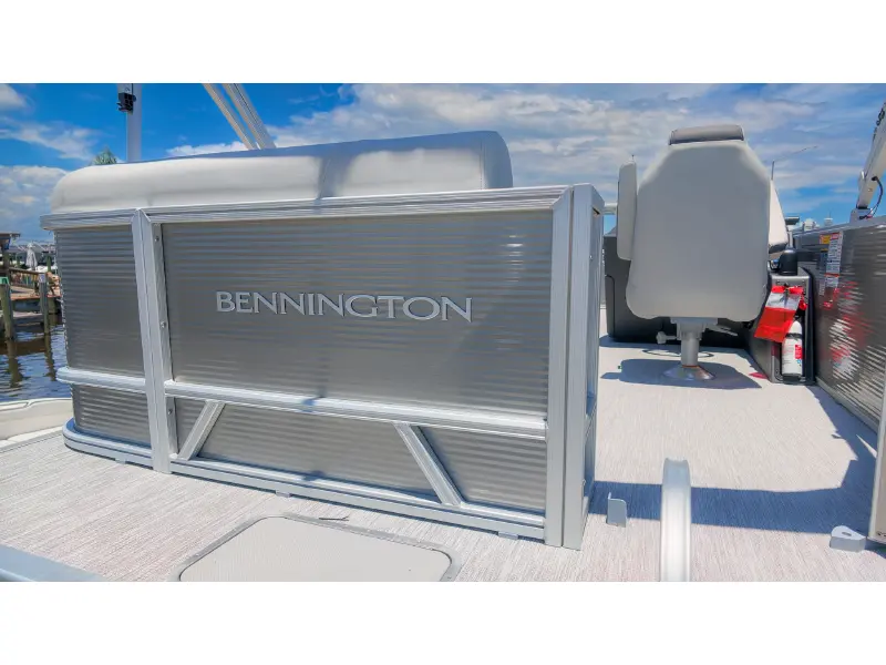 2027 Bennington 18 S CRUISE