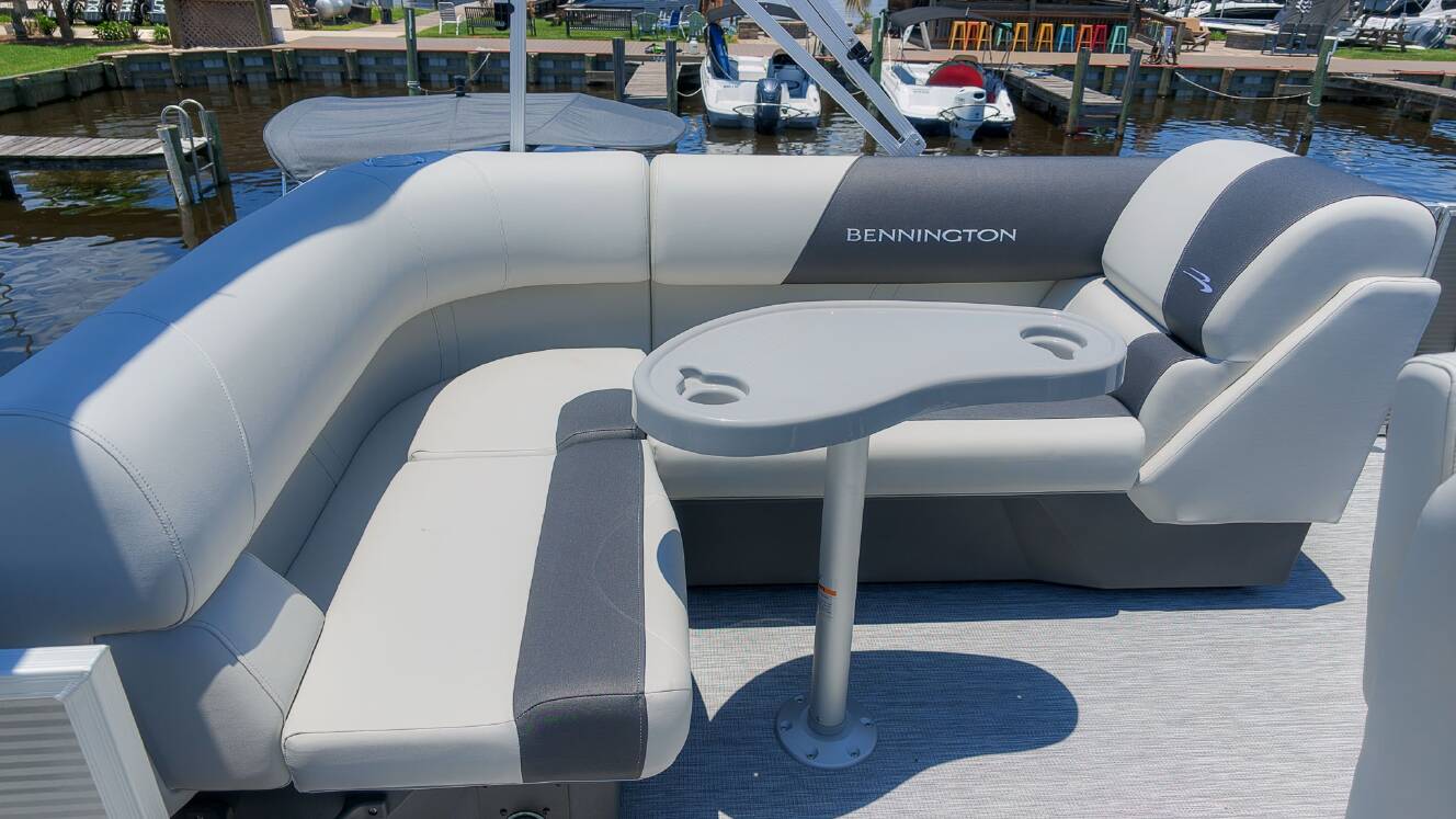 A photo of this 2027 Bennington 18 S CRUISE