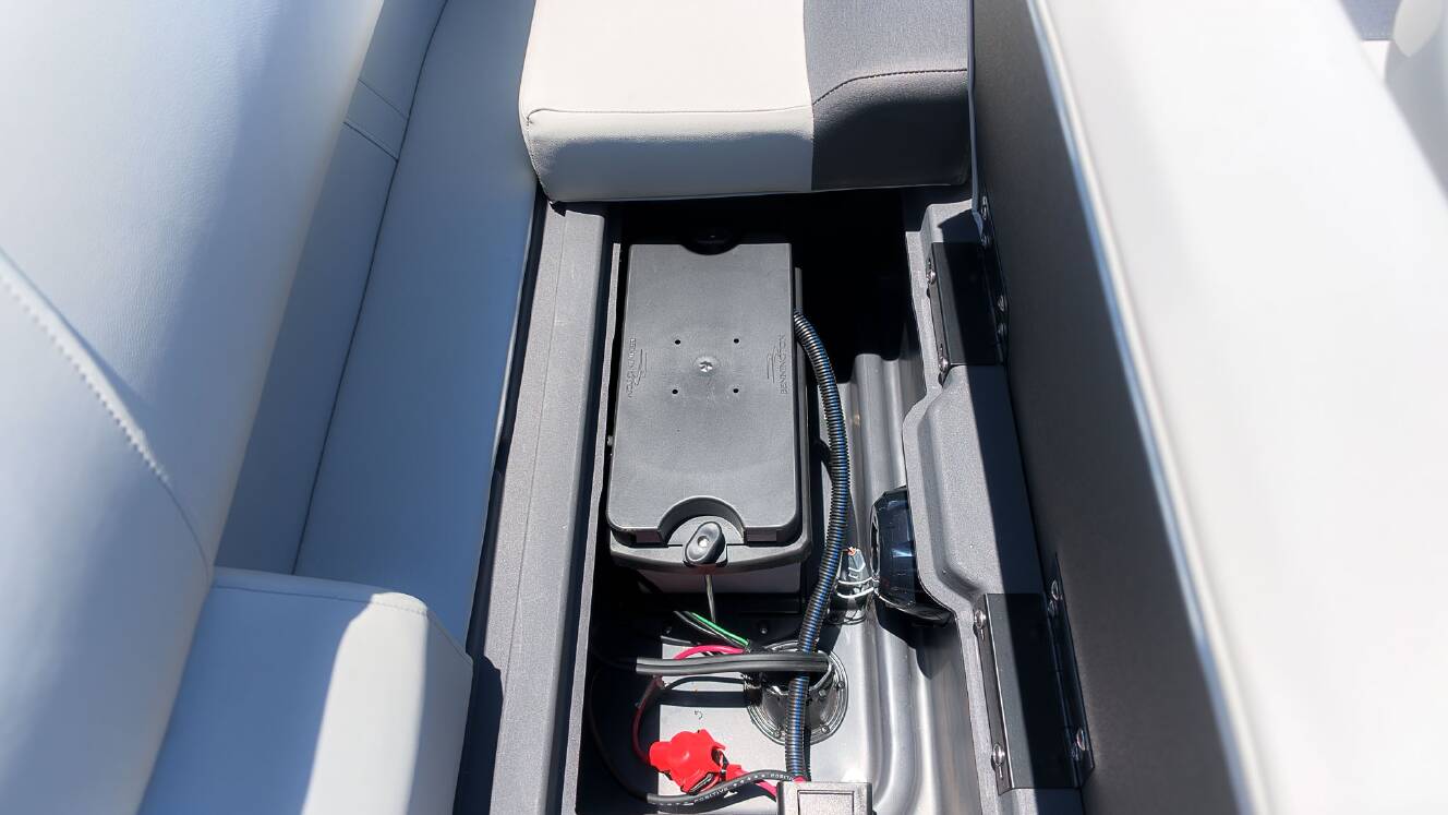 A photo of this 2027 Bennington 18 S CRUISE
