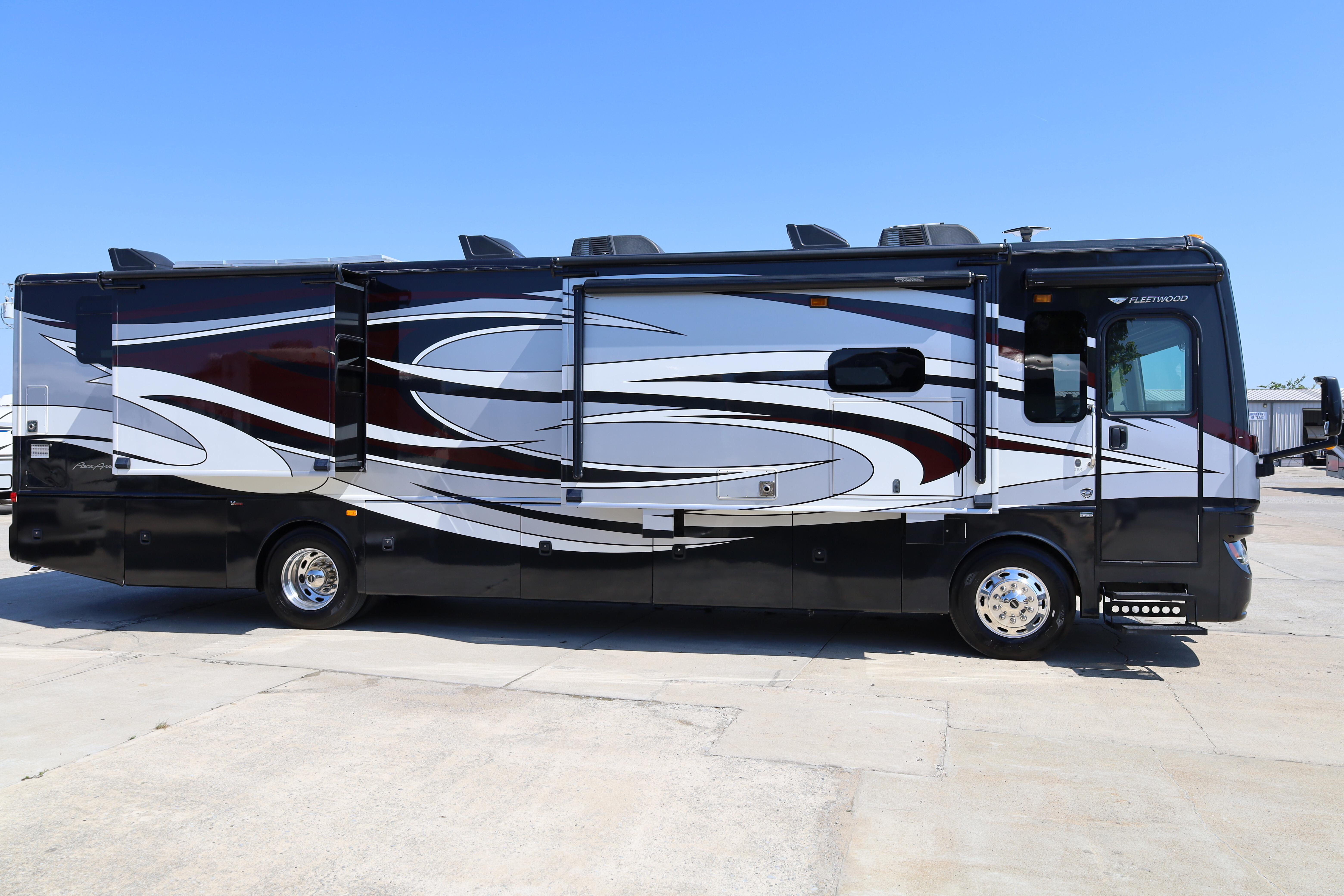 2017 Fleetwood Pace Arrow® LXE 38K in royse city TX