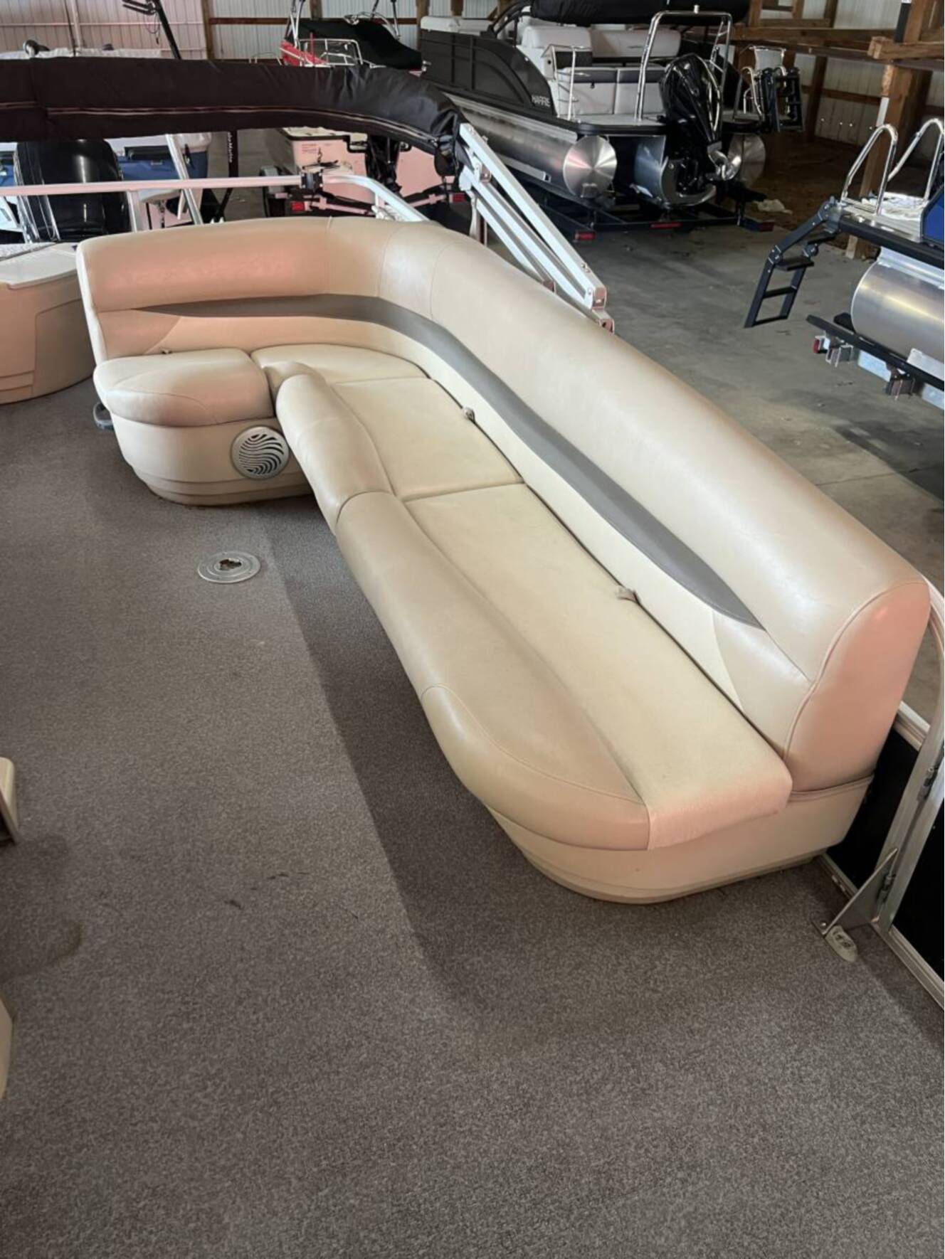 A photo of this 2016 Sun Tracker PARTY BARGE 20 DLX