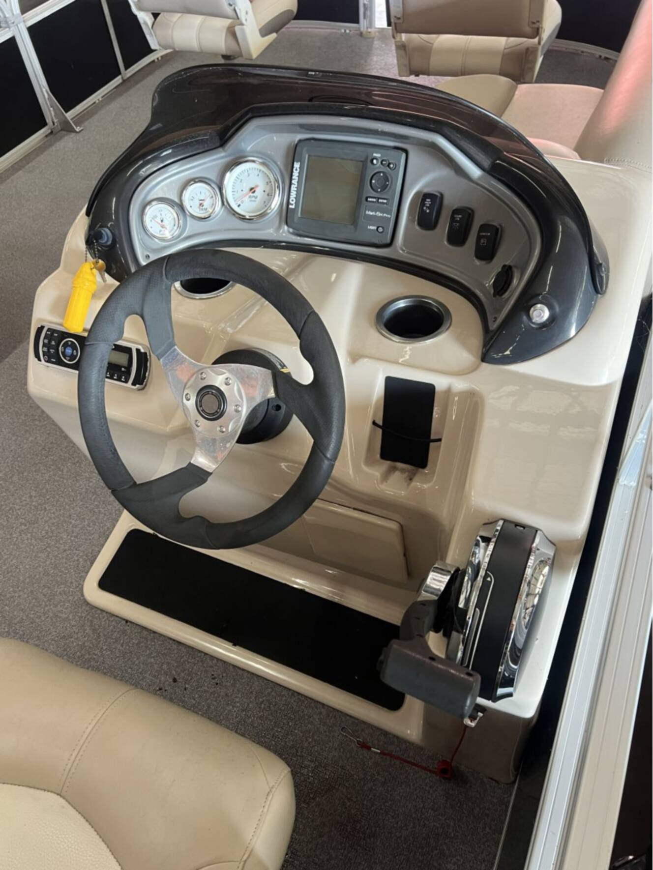 A photo of this 2016 Sun Tracker PARTY BARGE 20 DLX