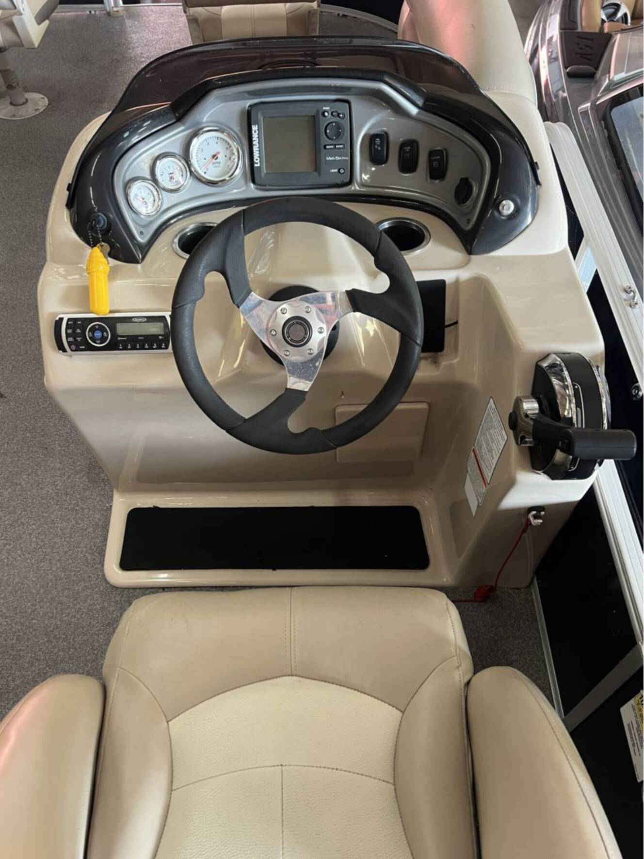 A photo of this 2016 Sun Tracker PARTY BARGE 20 DLX