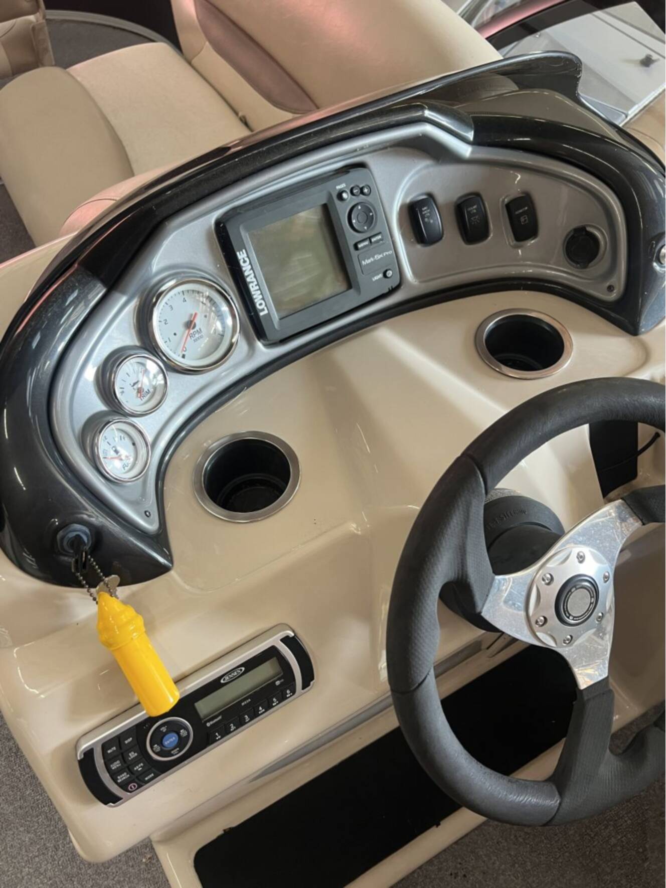 A photo of this 2016 Sun Tracker PARTY BARGE 20 DLX