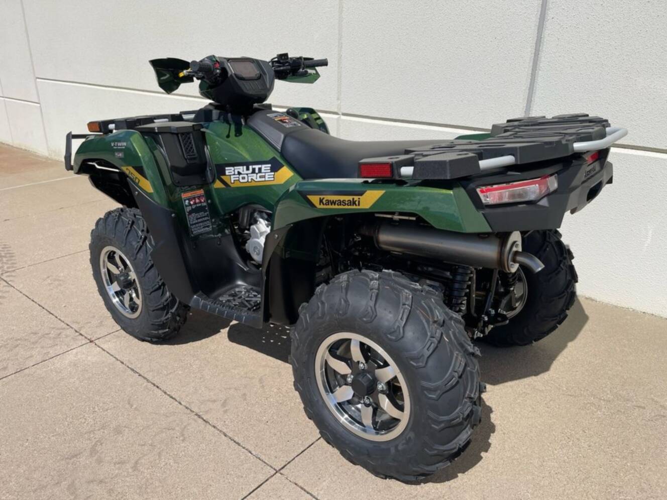 A photo of this 2026 Kawasaki Brute Force® 750 SE EPS