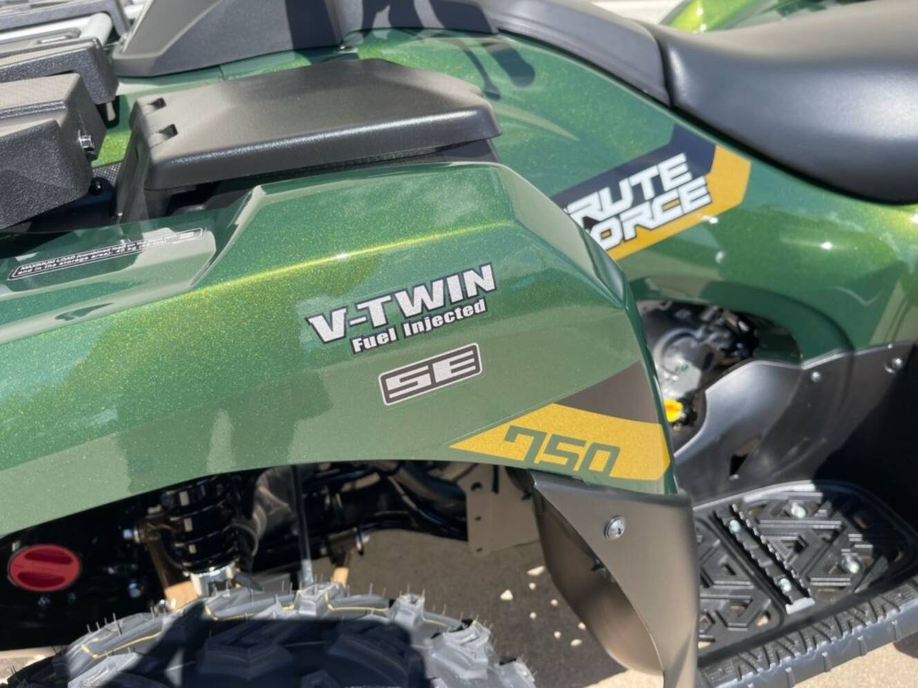A photo of this 2026 Kawasaki Brute Force® 750 SE EPS