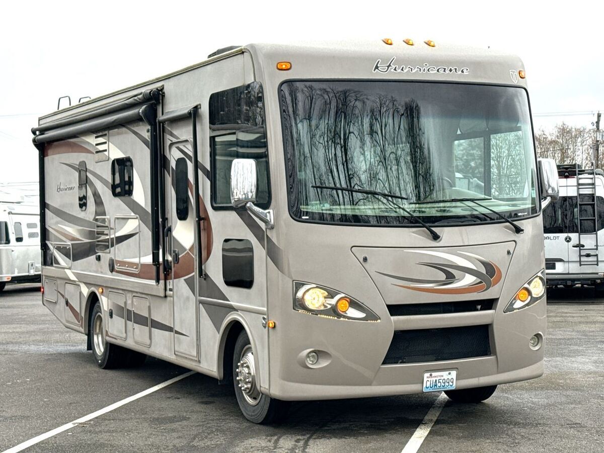 2015 Thor Motor Coach Hurricane 27K in medford OR