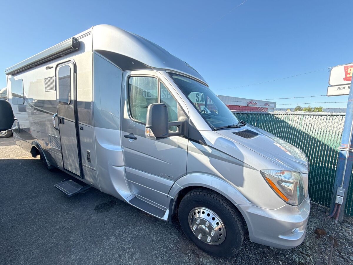 2016 Leisure Travel Unity 24TB RV