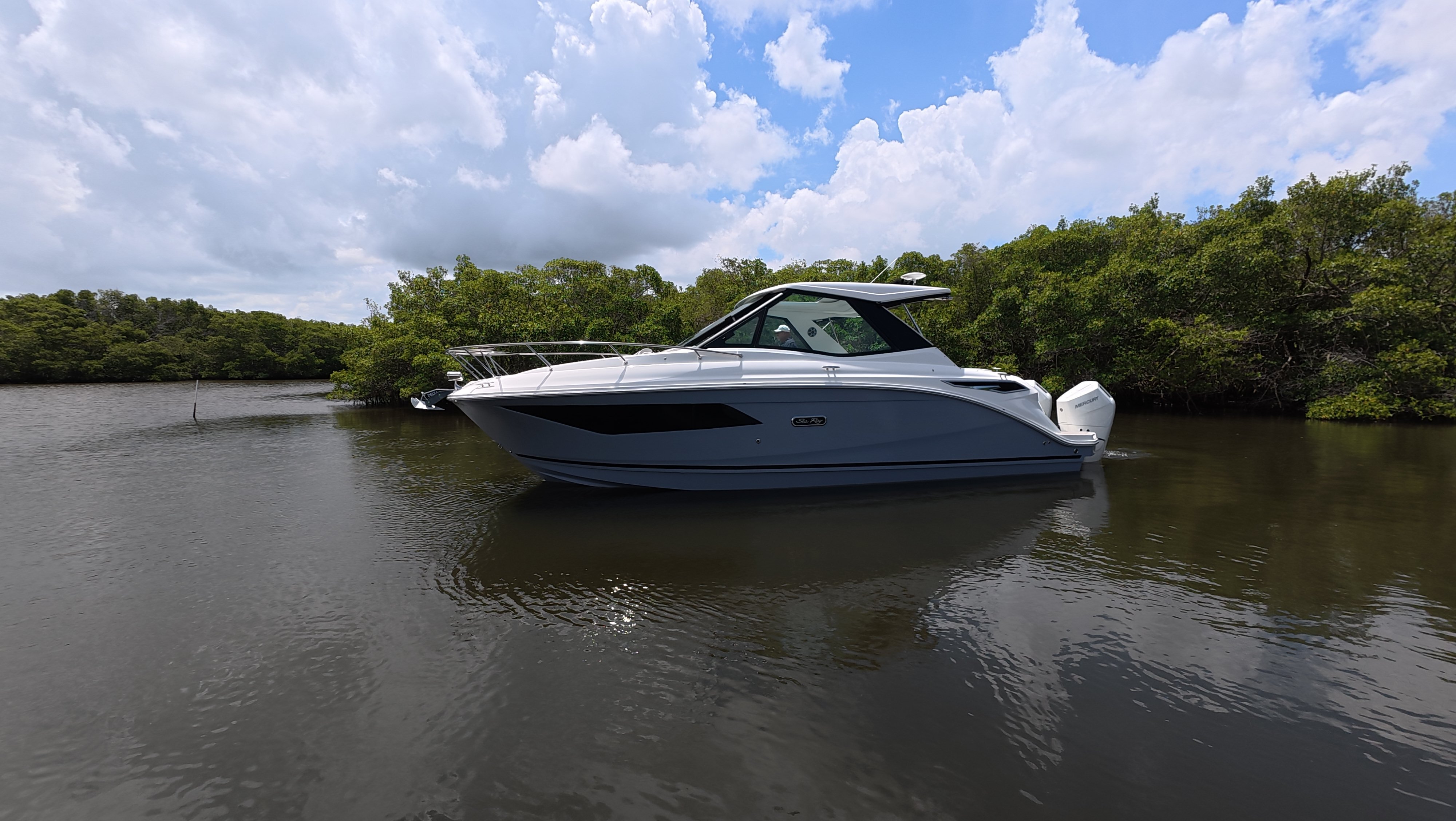 2026 Sea Ray Sundancer 320 Outboard 390 in clearwater FL