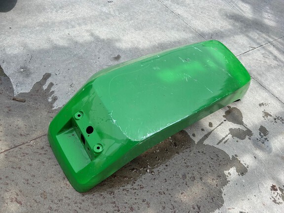 John Deere R242000 RH FENDER in Assumption, IL