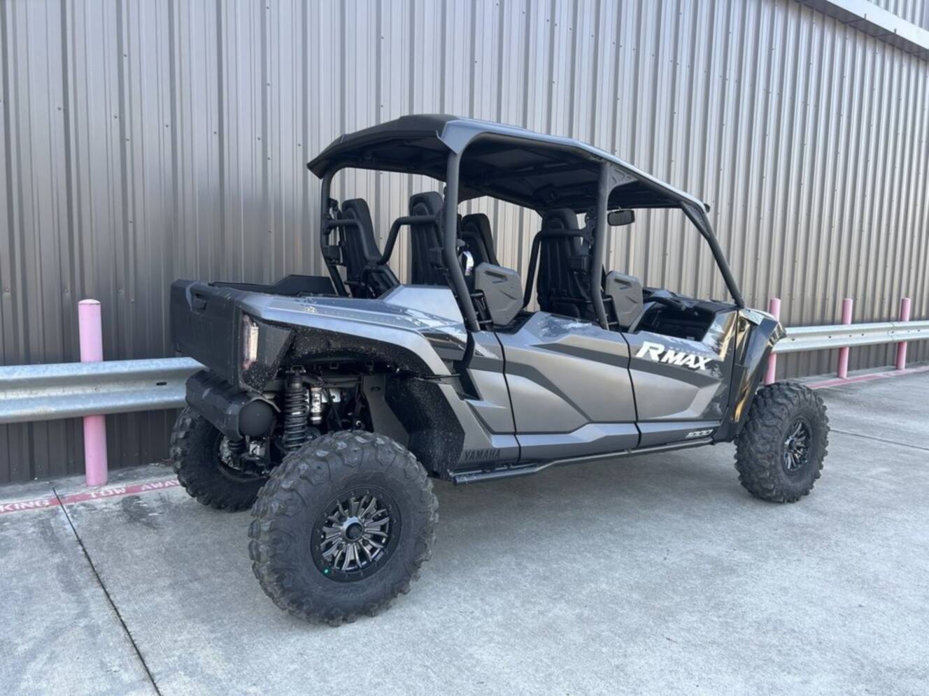 A photo of this 2025 Yamaha Wolverine RMAX4 1000 XT-R
