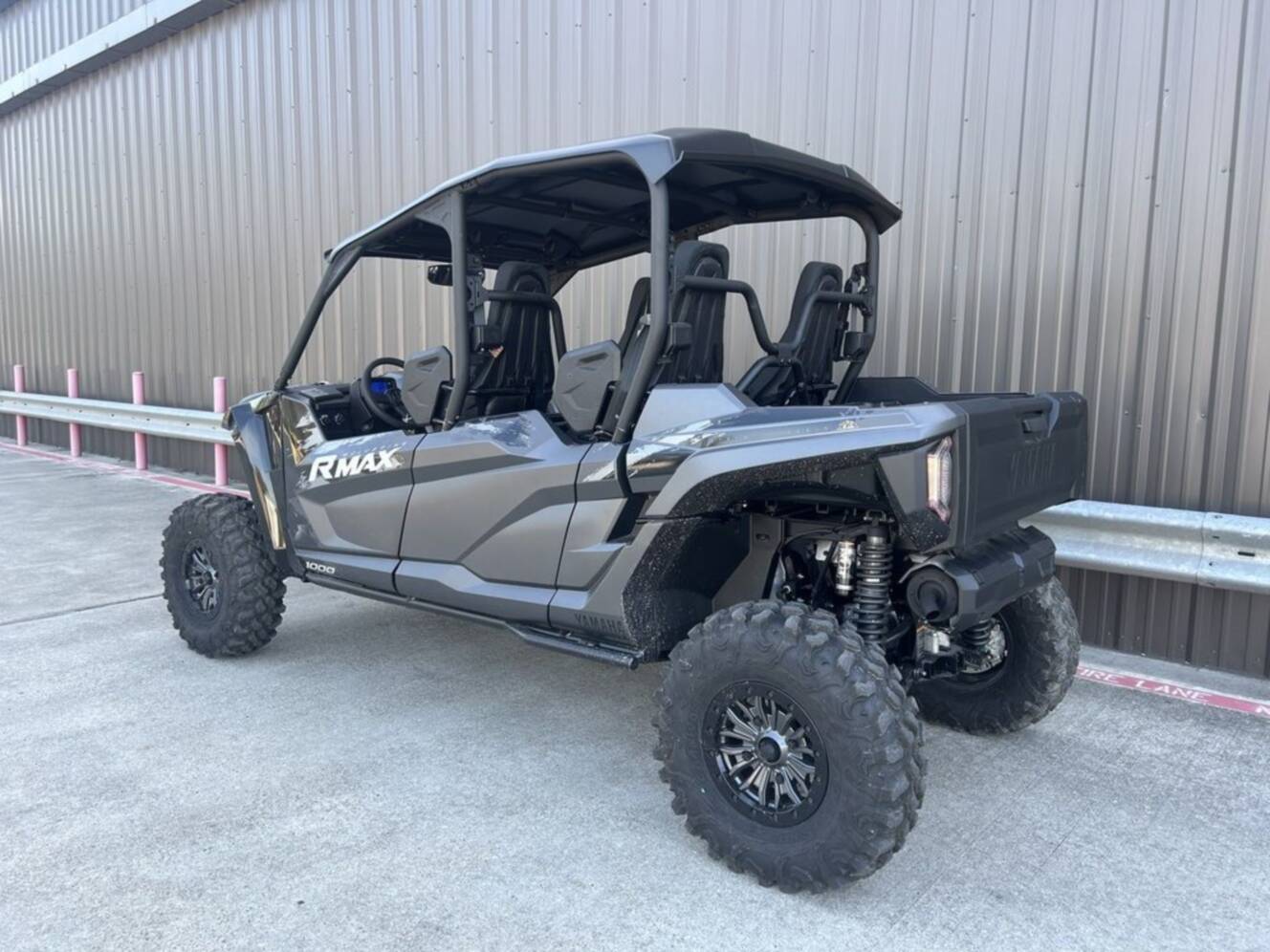 A photo of this 2025 Yamaha Wolverine RMAX4 1000 XT-R