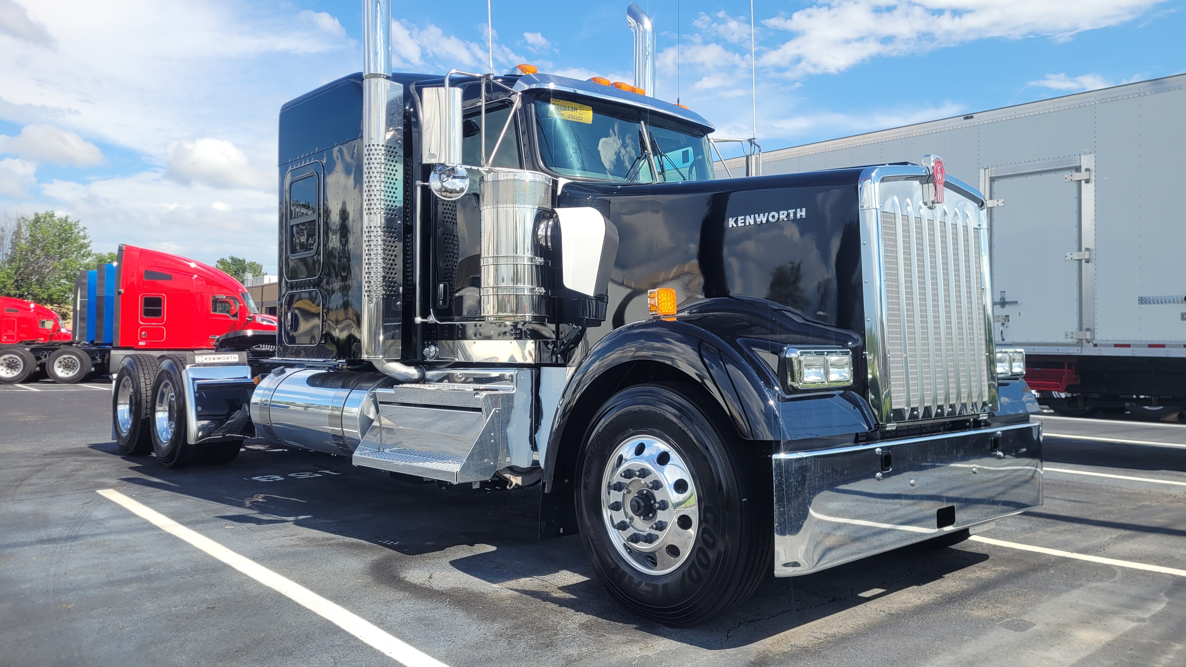 2027 KENWORTH W900L in Memphis, TN