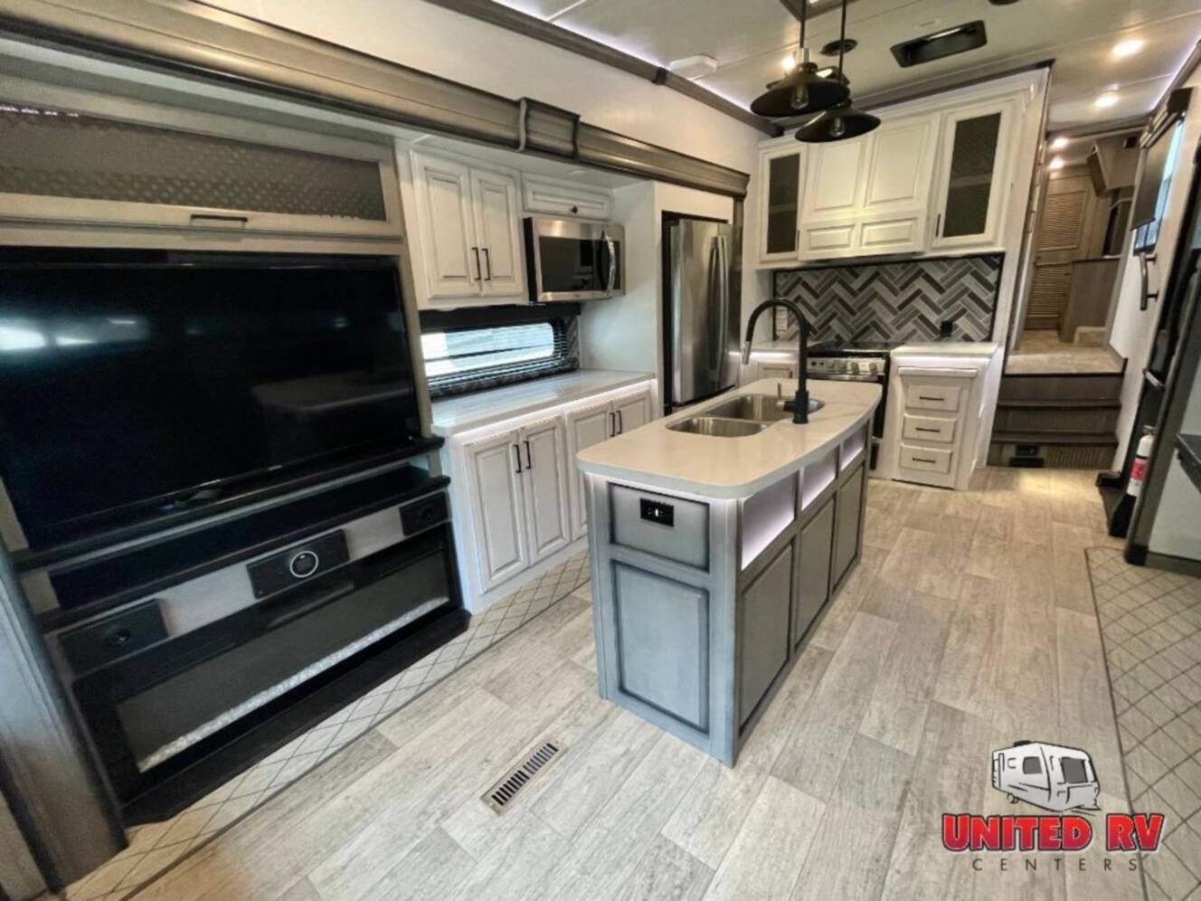 A photo of this 2022 Keystone Rv Montana Legacy 3231CK