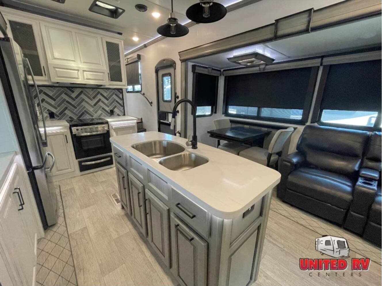 A photo of this 2022 Keystone Rv Montana Legacy 3231CK