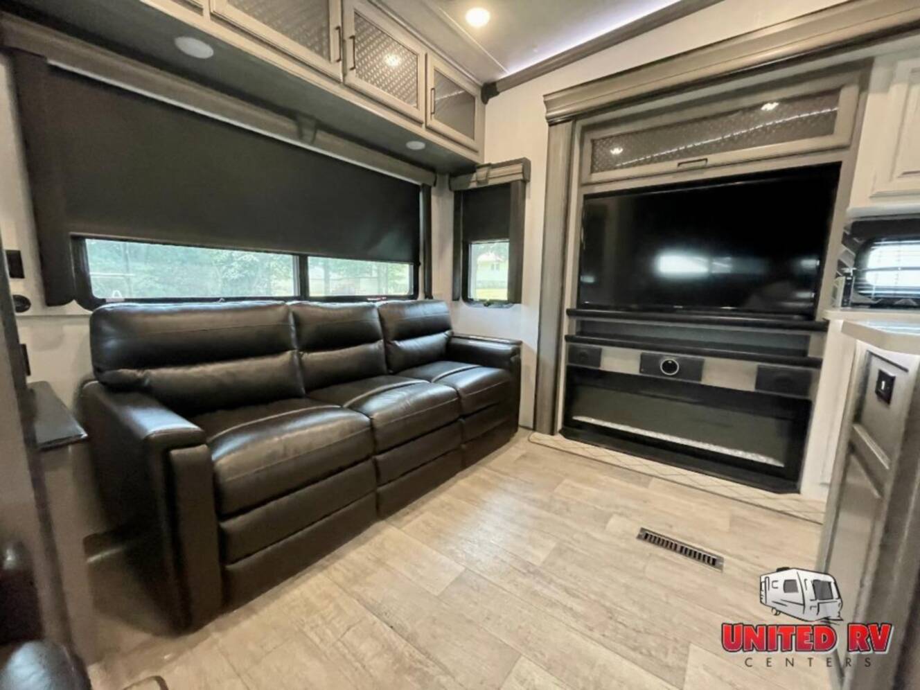 A photo of this 2022 Keystone Rv Montana Legacy 3231CK