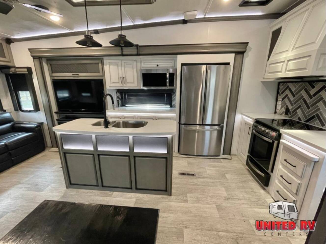 A photo of this 2022 Keystone Rv Montana Legacy 3231CK