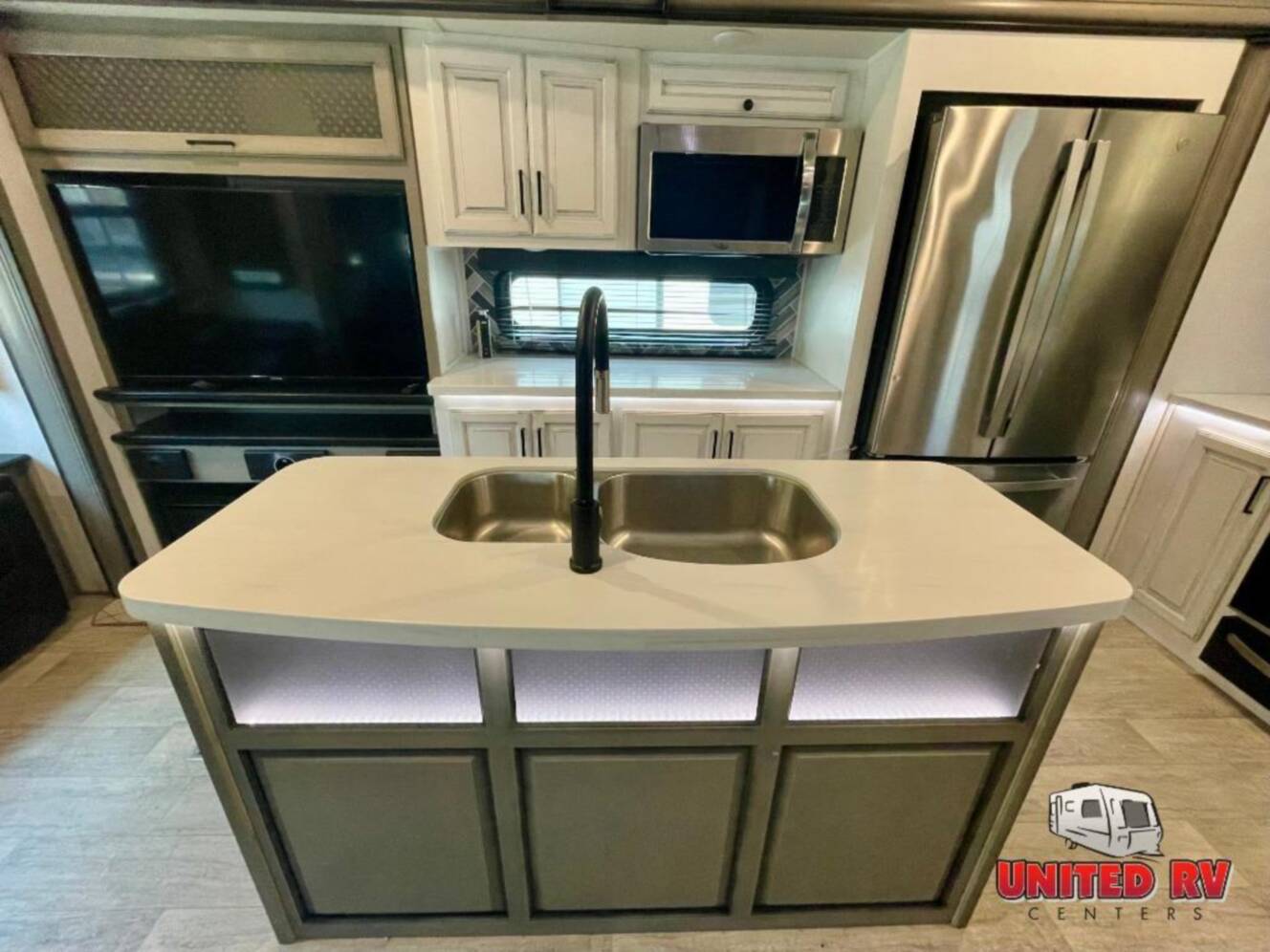 A photo of this 2022 Keystone Rv Montana Legacy 3231CK