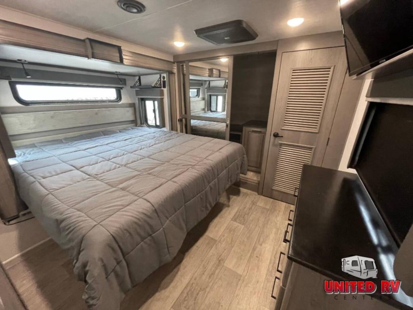 A photo of this 2022 Keystone Rv Montana Legacy 3231CK