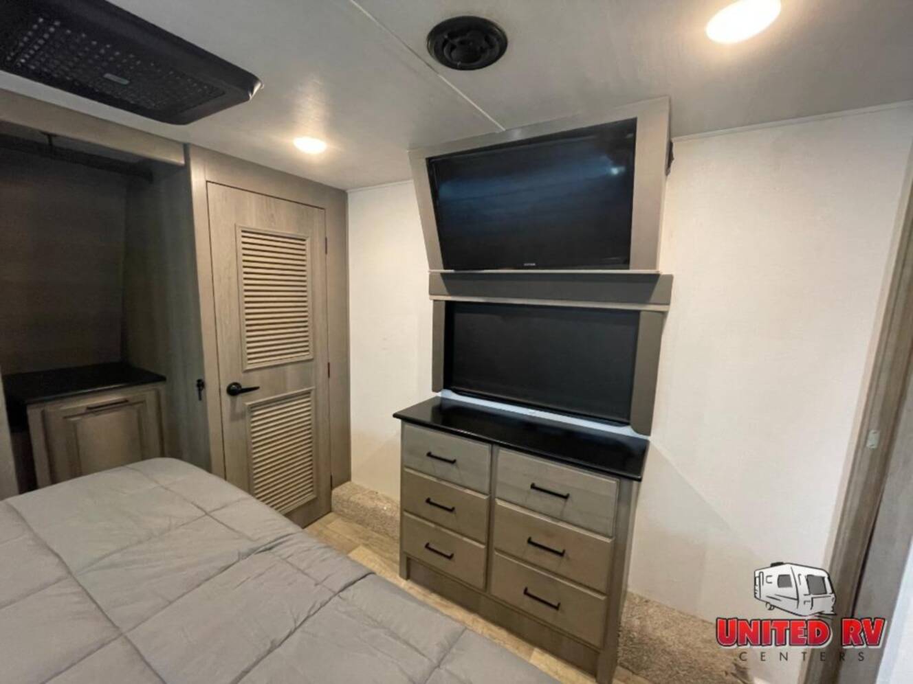 A photo of this 2022 Keystone Rv Montana Legacy 3231CK
