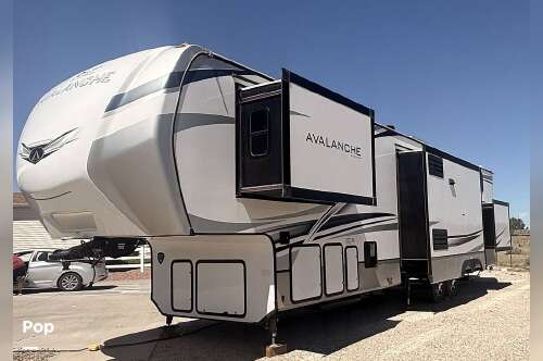 2022 Keystone Avalanche 390DS in douglas WY